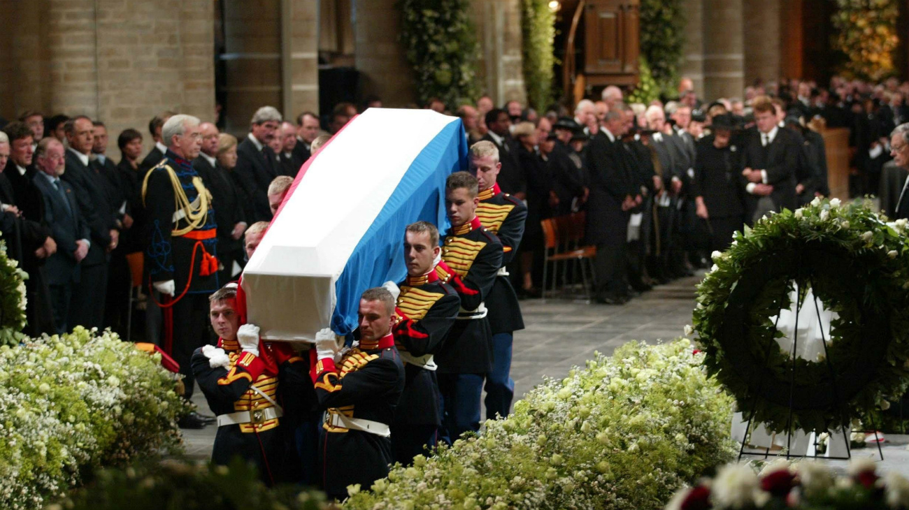 Фото принцессы дианы в гробу. Похороны принцессы Дианы. Могила Дианы принцессы Уэльской.