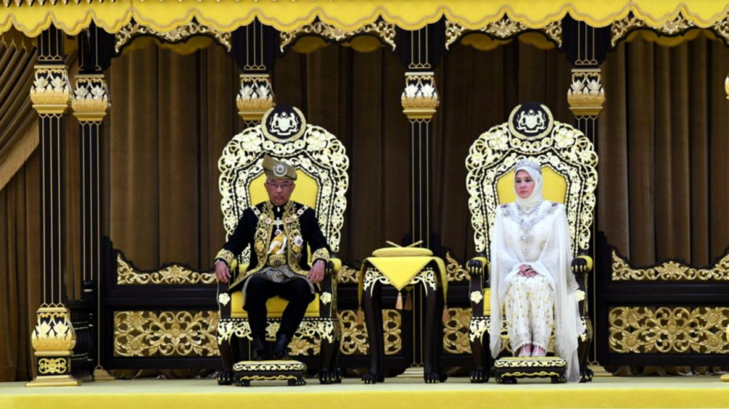 Malasia coronó a su 16° monarca en una esplendorosa ceremonia | Fotos y video