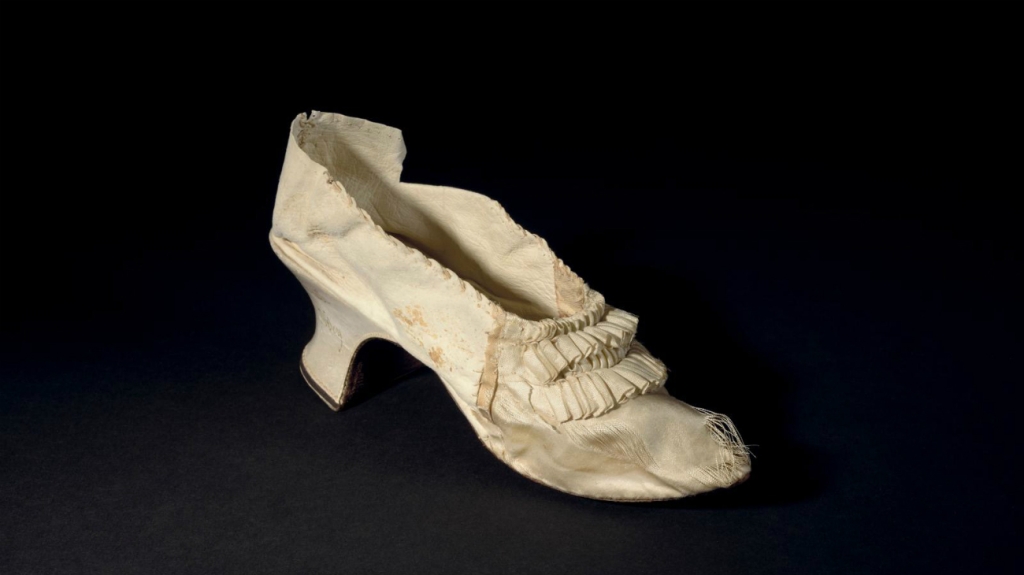 Subastarán por US$ 12 mil un elegante zapato de la reina María Antonieta de Francia