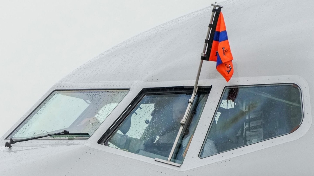 El rey de Holanda fue copiloto del avión que lo llevó en viaje de Estado a Alemania