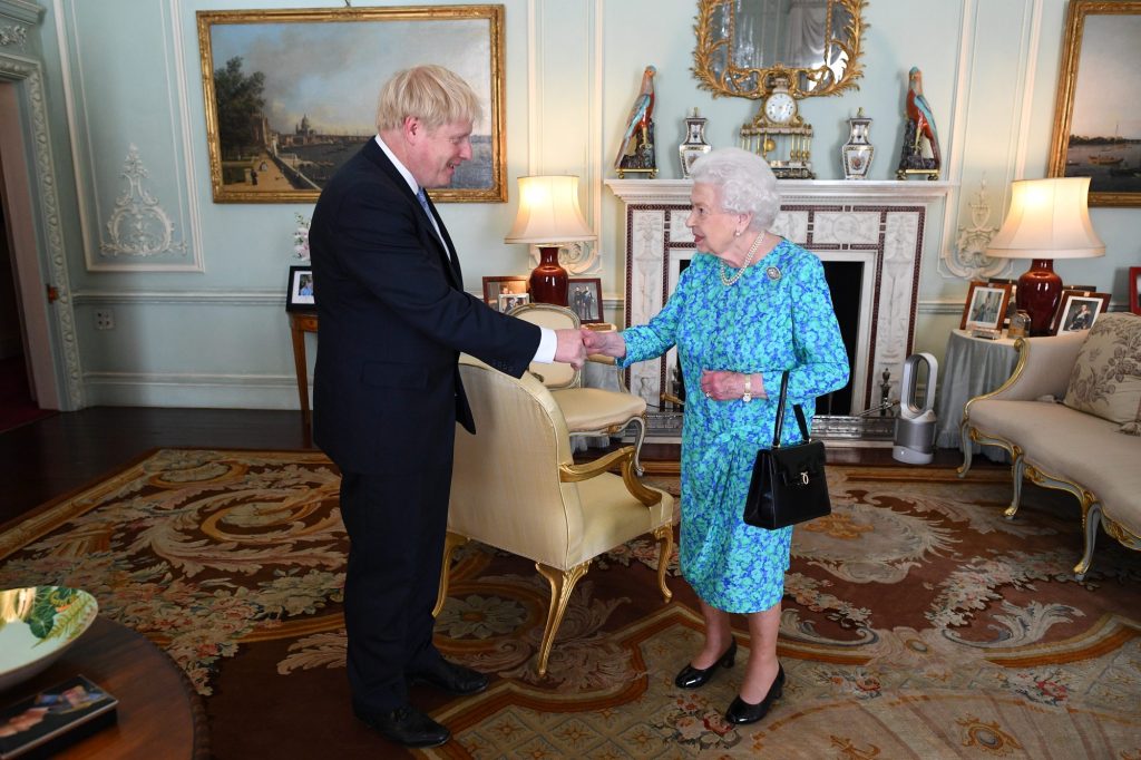 Boris Johnson remarcó la “inquebrantable dedicación” de Isabel II en sus 70 años de reinado