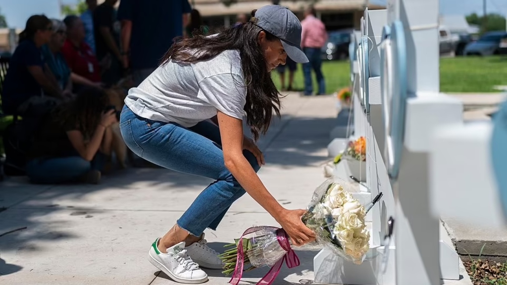 Meghan Markle rindió homenaje a los niños asesinados en la escuela primaria de Texas