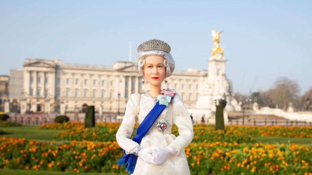 La muñeca de Isabel II fue agotada por los fanáticos coleccionistas de Barbie y la realeza