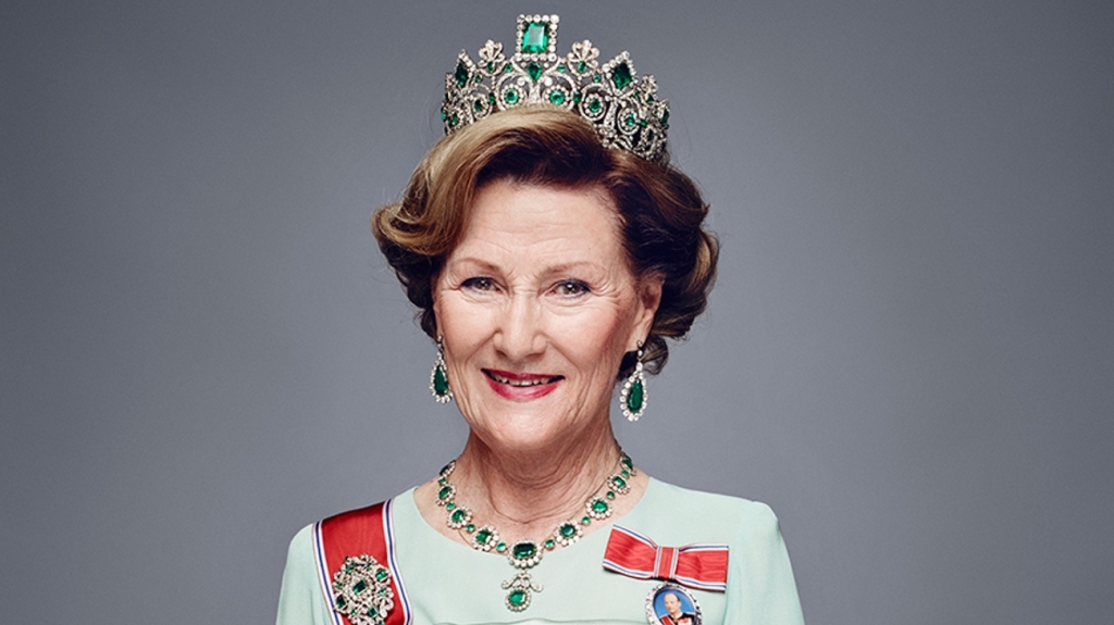 Sonia, la primera reina plebeya de Noruega, cumplió 85 años con el prestigio intacto