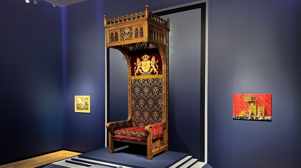 El trono neerlandés se exhibe por primera vez mientras la monarquía intenta recuperar la popularidad