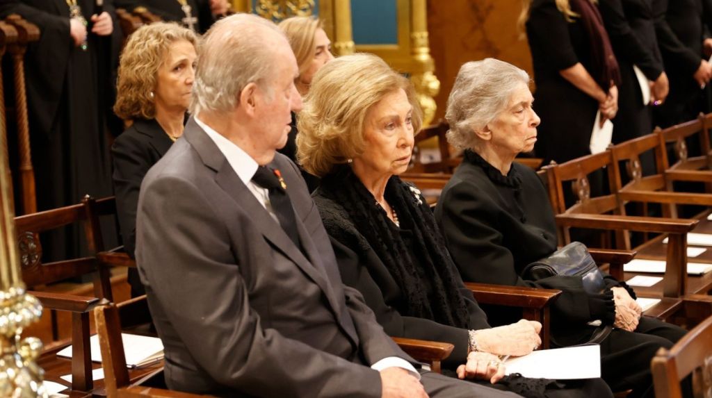 La reina Sofía se acerca al retiro mientras Juan Carlos sueña con un retorno triunfal a la escena pública