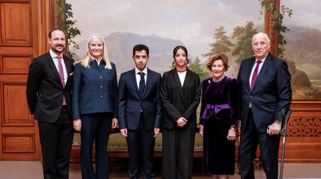 La familia real noruega asistió a la entrega del Nobel de la Paz a la activista iraní Narges Mohammadi