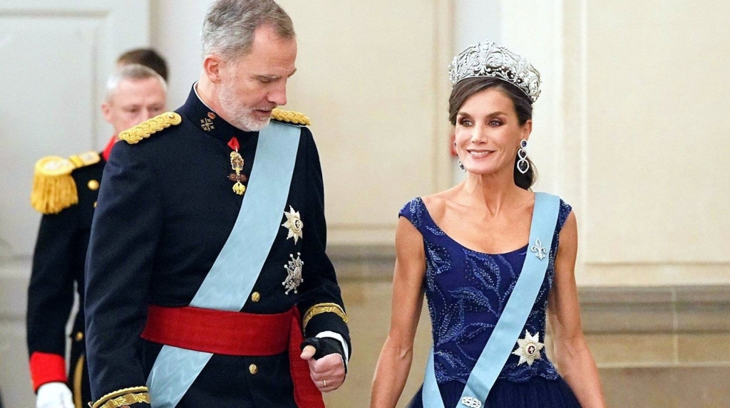 La realeza española enfrenta su propio libro con polémicas revelaciones sobre la reina Letizia